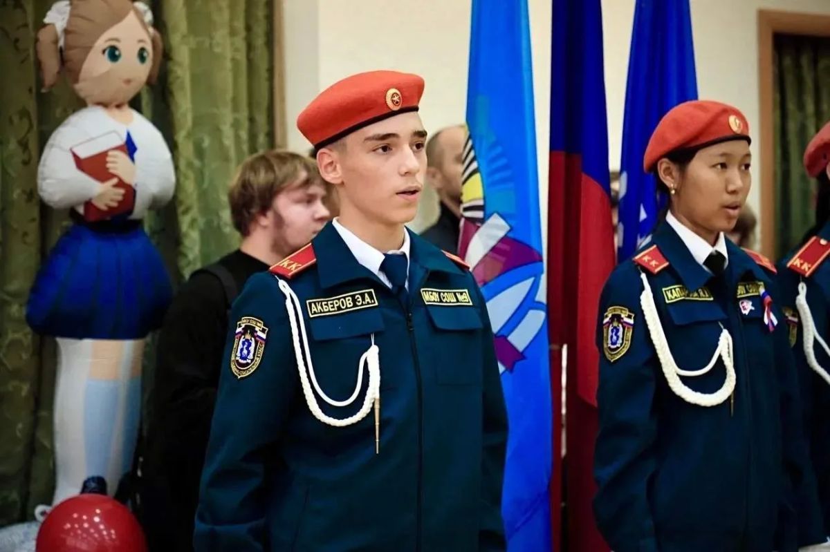 Алексей Романов: Сегодня весь город будто дышит поособенному: в Ноябрьске звучат первые звонки, и в каждом из них - тысячи историй Алексей Романов: Сегодня весь город будто дышит поособенному: в Ноябрьске звучат первые звонки, и в каждом из них - тысячи историй