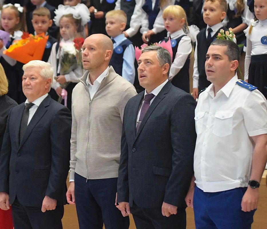 Прокуроры городов и районов приняли участие в торжественных линейках, посвященных Дню знаний Прокуроры городов и районов приняли участие в торжественных линейках, посвященных Дню знаний
