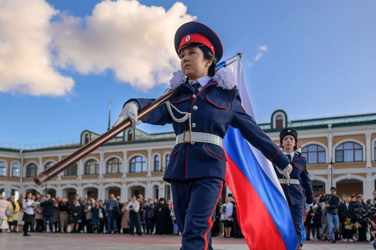Дмитрий Артюхов: Поздравил с началом учебного года ребят в Обдорской гимназии Дмитрий Артюхов: Поздравил с началом учебного года ребят в Обдорской гимназии
