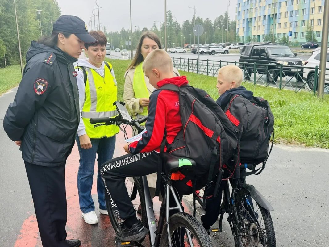 Сотрудники Госавтоинспекции и родительская общественность Ноябрьска объединились для повышения безопасности на дорогах Сотрудники Госавтоинспекции и родительская общественность Ноябрьска объединились для повышения безопасности на дорогах