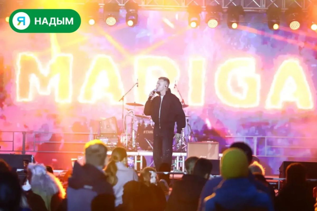 Праздник продолжается! . Делимся вечерними кадрами с фестиваля на городской площади — яркими, громкими и наполненными невероятной энергией