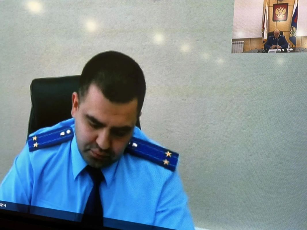 Исполняющий обязанности прокурора автономного округа Александр Тыльченко провел личный прием населения по вопросам защиты прав детей Исполняющий обязанности прокурора автономного округа Александр Тыльченко провел личный прием населения по вопросам защиты прав детей