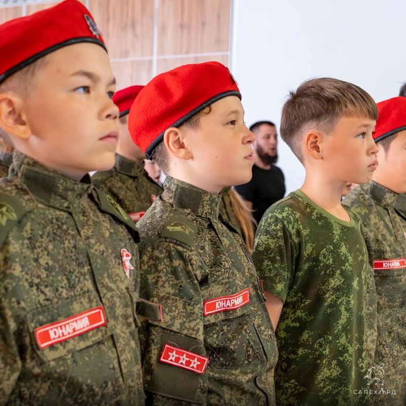 Подростки Салехарда встретились с героем Подростки Салехарда встретились с героем