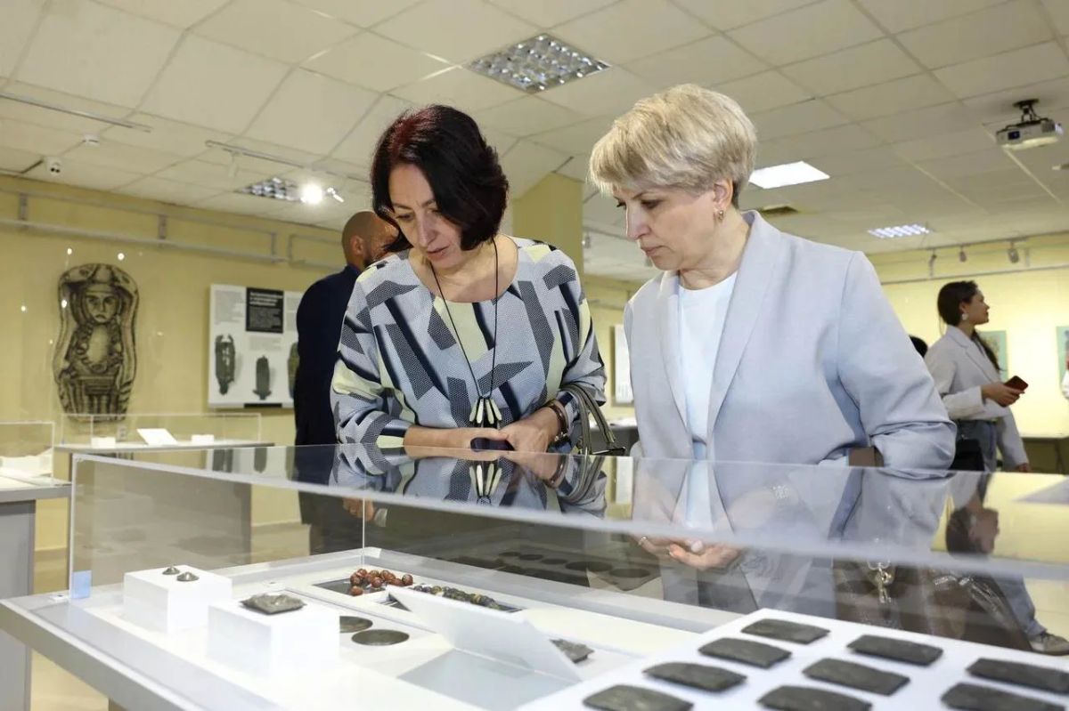 В Ноябрьск привезли клад возрастом более полутора тысяч лет В Ноябрьск привезли клад возрастом более полутора тысяч лет