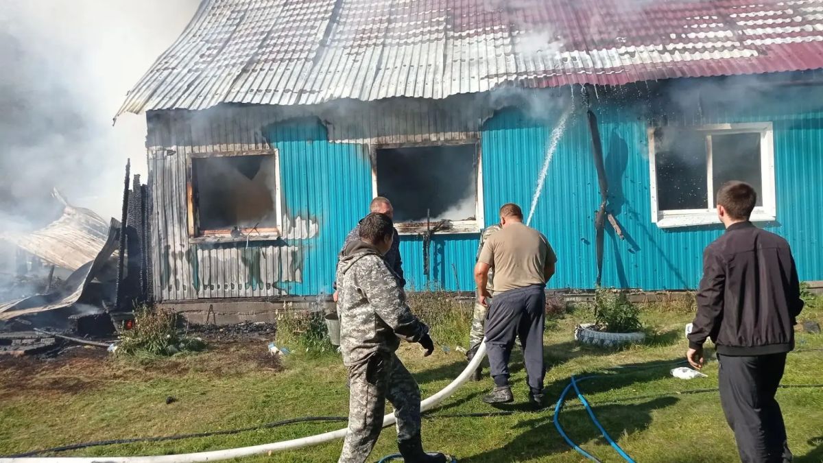 Семья пенсионеров погибла при пожаре в частном доме Семья пенсионеров погибла при пожаре в частном доме