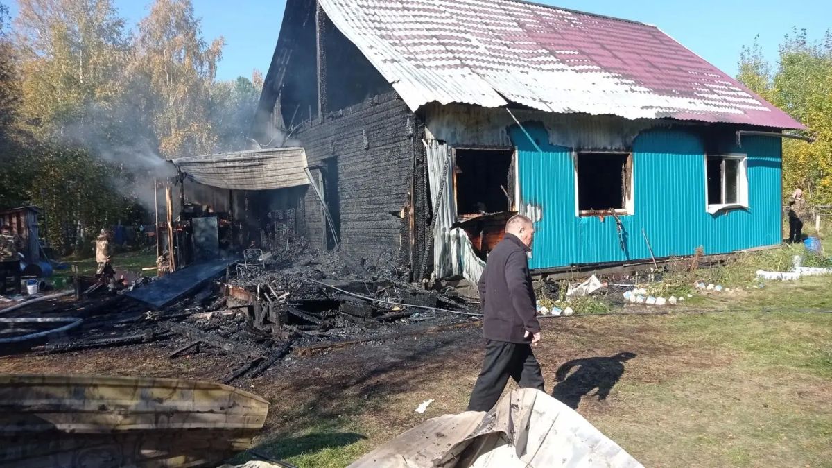 Семья пенсионеров погибла при пожаре в частном доме Семья пенсионеров погибла при пожаре в частном доме