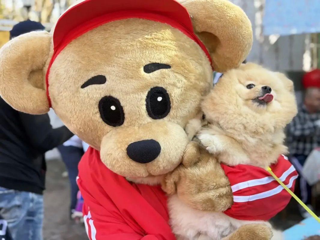 Сегодня на улице Ленина многолюдно! Сегодня на улице Ленина многолюдно!