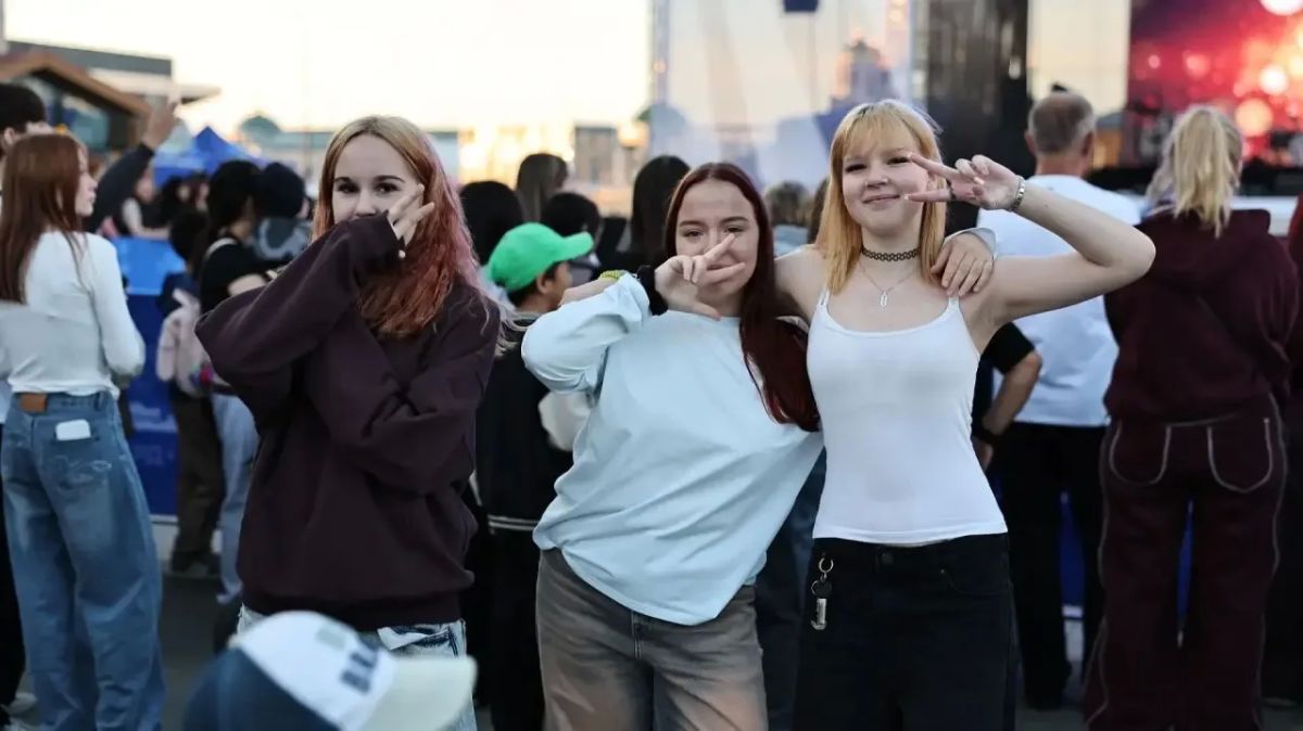 Праздничный концерт в честь дня рождения города продолжается! Праздничный концерт в честь дня рождения города продолжается!