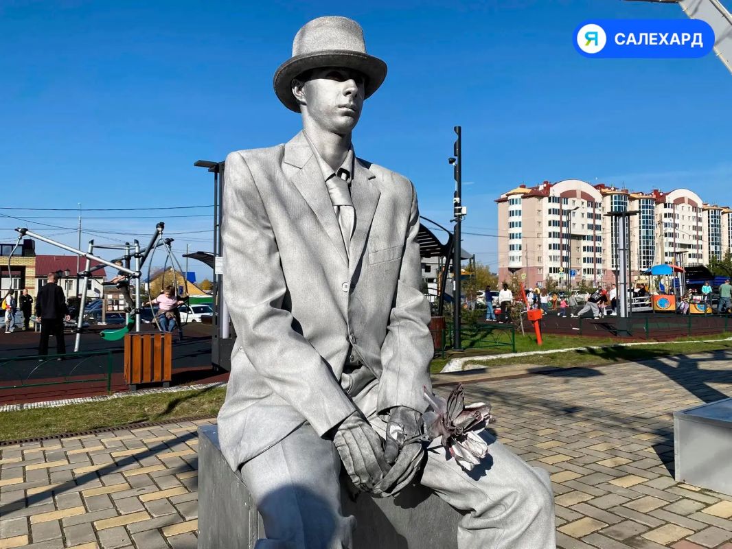 На «Арбате» салехардцам дарят хорошее настроение куклы-мимы На «Арбате» салехардцам дарят хорошее настроение куклы-мимы
