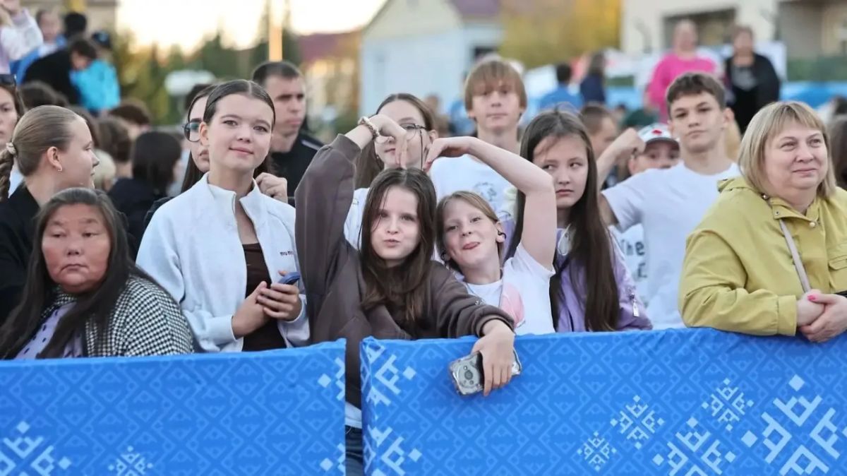 Праздничный концерт в честь дня рождения города продолжается! Праздничный концерт в честь дня рождения города продолжается!