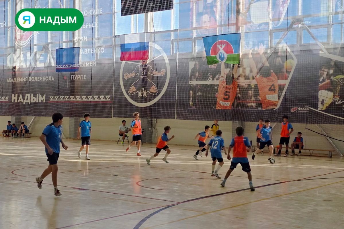 В Надыме определяют сильнейших на футбольном поле В Надыме определяют сильнейших на футбольном поле