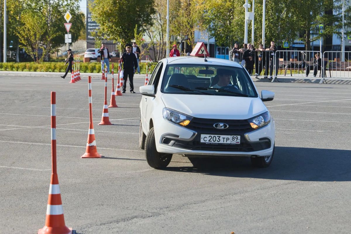 На Ямале завершился региональный конкурс по автомногоборью среди подростков На Ямале завершился региональный конкурс по автомногоборью среди подростков