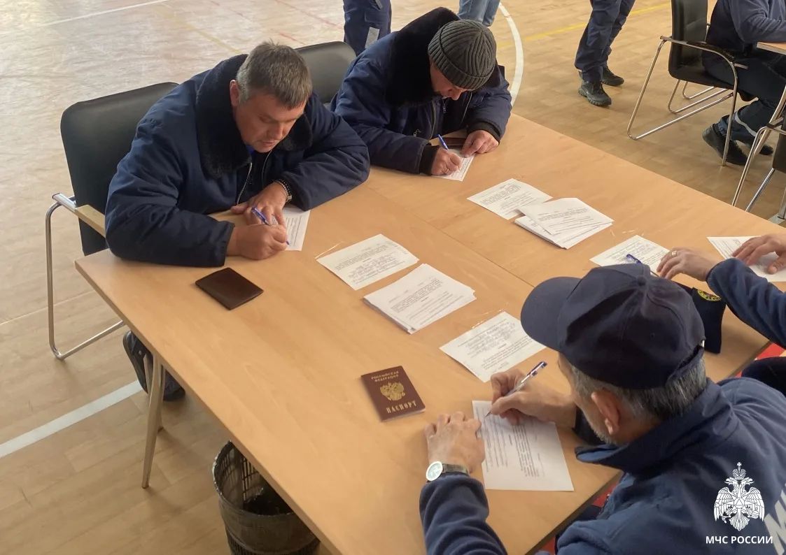 Спасатели Арктического комплексного аварийно-спасательного центра приняли участие в досрочном голосовании Спасатели Арктического комплексного аварийно-спасательного центра приняли участие в досрочном голосовании
