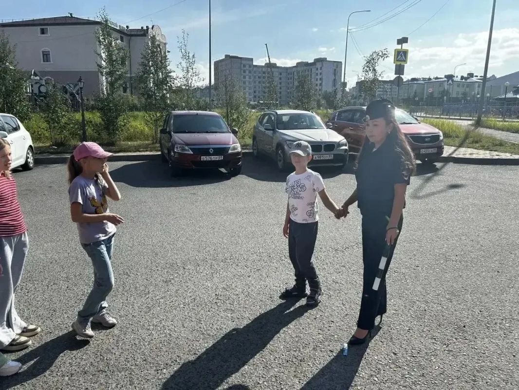 Безопасные каникулы. . В Салехарде подвели итоги летнего этапа Всероссийской акции «Безопасность детства» Безопасные каникулы. . В Салехарде подвели итоги летнего этапа Всероссийской акции «Безопасность детства»