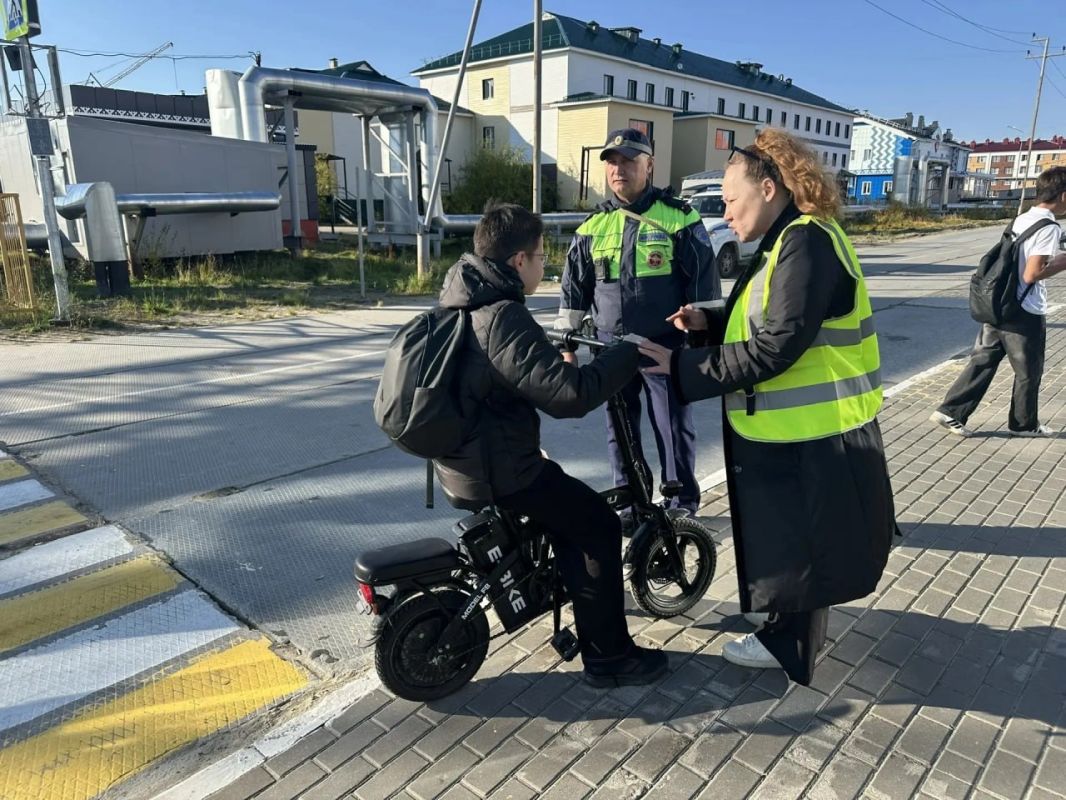 Тазовские автоинспекторы совместно с родительской общественностью провели акцию «Родительский патруль» Тазовские автоинспекторы совместно с родительской общественностью провели акцию «Родительский патруль»