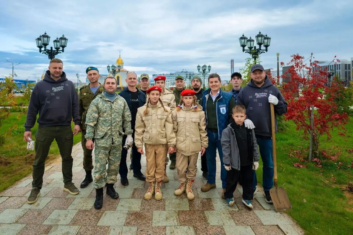 В Парке Победы в Салехарде высадили рябины и березы В Парке Победы в Салехарде высадили рябины и березы