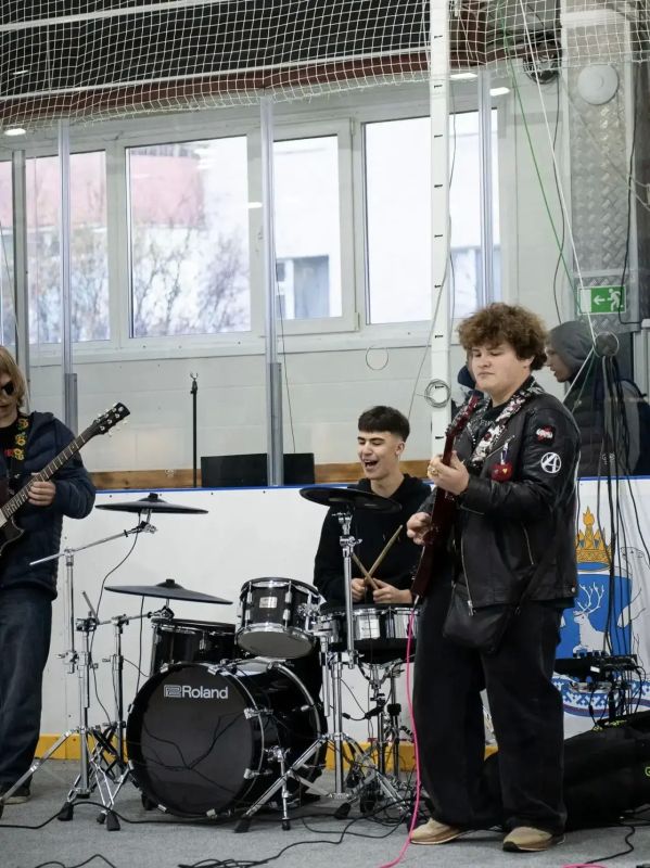 В «Льдинке» открыли новый хоккейный сезон В «Льдинке» открыли новый хоккейный сезон