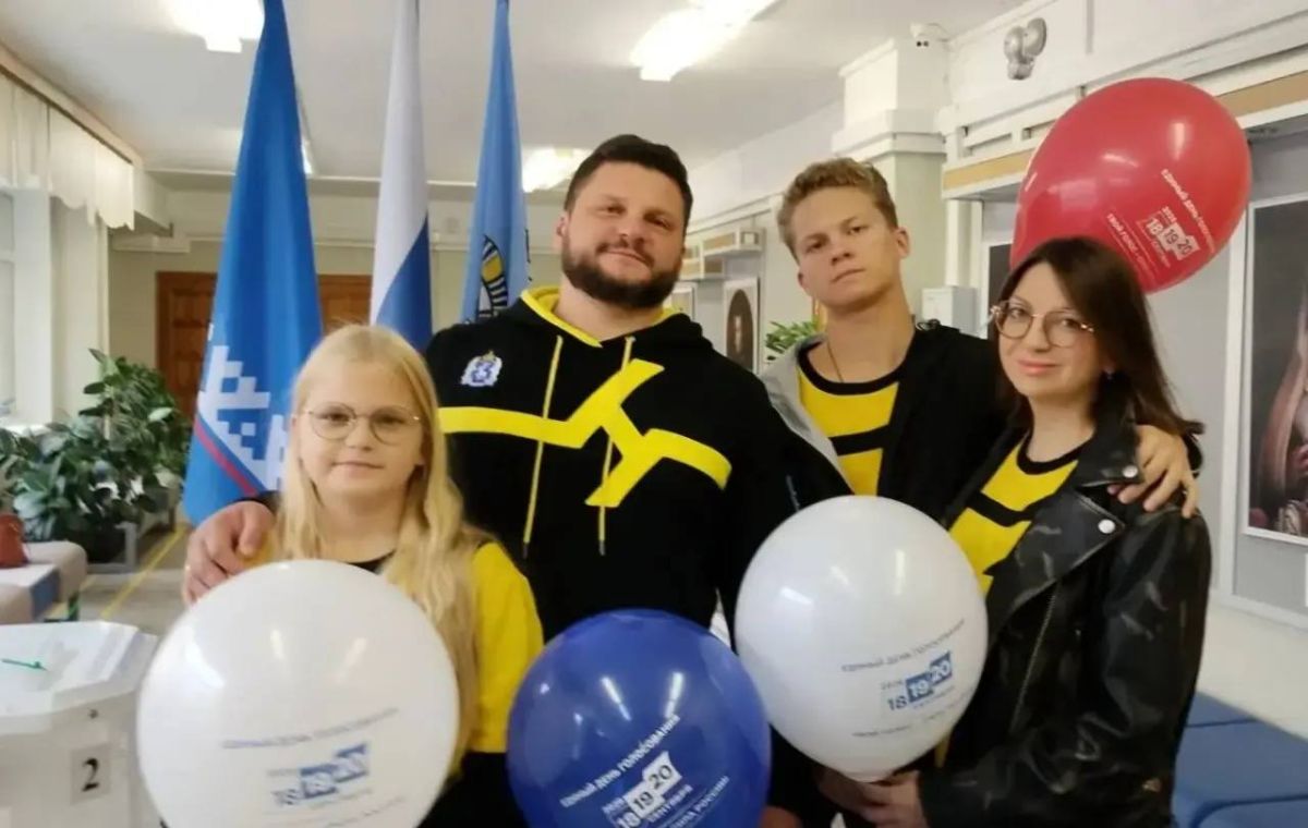 На избирательных участках Ноябрьска зафиксировано рекордное количество избирателей, которые пришли сюда всей семьёй На избирательных участках Ноябрьска зафиксировано рекордное количество избирателей, которые пришли сюда всей семьёй