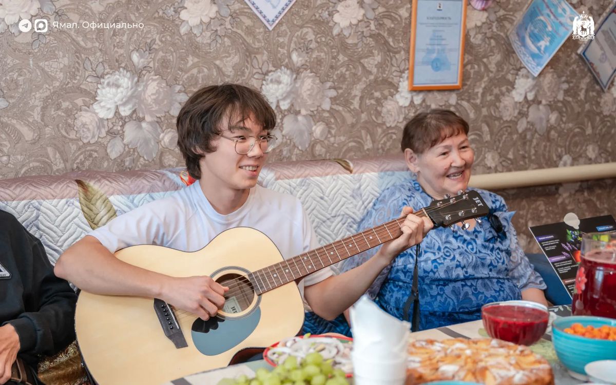Семья Салиндер из Ямальского района удостоена медали ордена «Родительская слава» Семья Салиндер из Ямальского района удостоена медали ордена «Родительская слава»