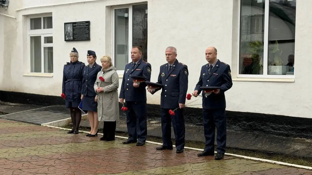 В Харпе почтили память сотрудников УФСИН, погибших в зоне СВО В Харпе почтили память сотрудников УФСИН, погибших в зоне СВО