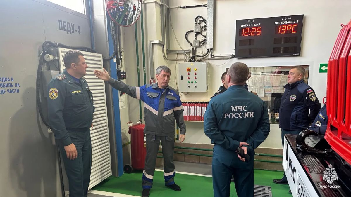 В Новом Уренгое участники учебнометодического сбора посетили памятные и профильные объекты В Новом Уренгое участники учебнометодического сбора посетили памятные и профильные объекты