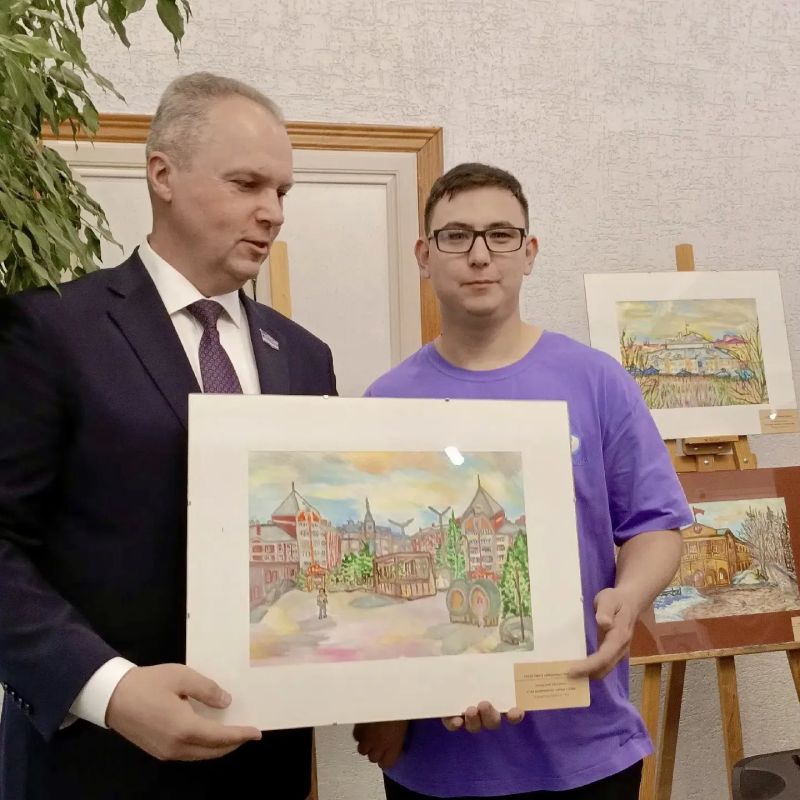«Облачные творцы» представили свои работы в Заксобрании Ямала «Облачные творцы» представили свои работы в Заксобрании Ямала