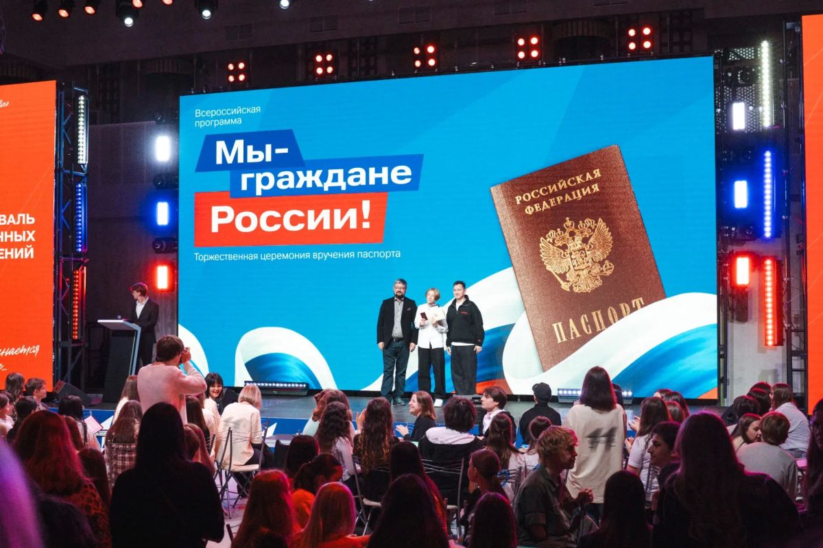 Первый паспорт — почётно и волнительно! Первый паспорт — почётно и волнительно!