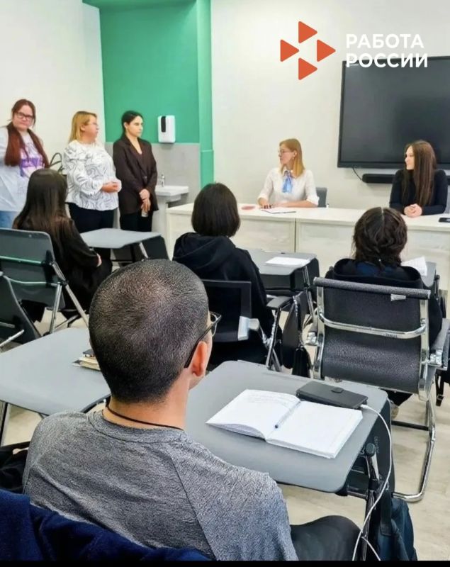 Специалисты Кадрового центра рассказали учащимся Ямальского многопрофильного колледжа о мерах поддержки, помогающих в трудоустройстве Специалисты Кадрового центра рассказали учащимся Ямальского многопрофильного колледжа о мерах поддержки, помогающих в трудоустройстве