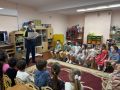 В детском саду «Ласточка» г. Ноябрьска в рамках «Недели безопасности» прошла познавательная беседа автоинспекторов с воспитанниками