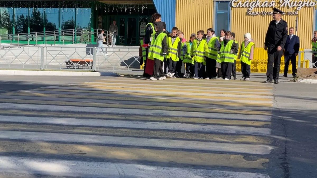 В рамках Недели безопасности автоинспекторы провели открытый урок для надымских школьников