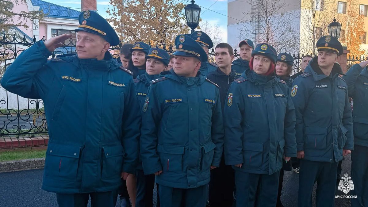 Традиционное начало недели в Главном управлении МЧС России по ЯНАО Традиционное начало недели в Главном управлении МЧС России по ЯНАО