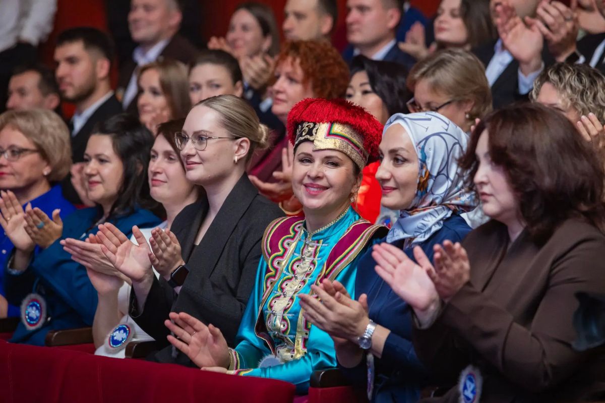 В Новом Уренгое состоялось торжественное открытие финала Всероссийского конкурса среди педагогических работников системы среднего профессионального образования «Мастер года», который проводится в рамках нацпроекта «Молодежь... В Новом Уренгое состоялось торжественное открытие финала Всероссийского конкурса среди педагогических работников системы среднего профессионального образования «Мастер года», который проводится в рамках нацпроекта «Молодежь...