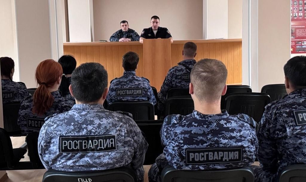 Салехардские автоинспекторы провели профилактическую встречу с водительским составом Росгвардии
