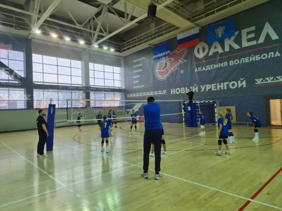 В Новом Уренгое определили сильнейшие волейбольные команды Ямала среди девушек до 14 лет В Новом Уренгое определили сильнейшие волейбольные команды Ямала среди девушек до 14 лет