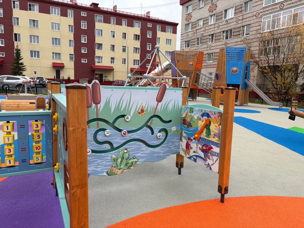 В Салехарде на улицах Матросова-36 и Губкина-6а, в рамках окружной программы «Мой двор» появились сразу две площадки - спортивная и детская В Салехарде на улицах Матросова-36 и Губкина-6а, в рамках окружной программы «Мой двор» появились сразу две площадки - спортивная и детская