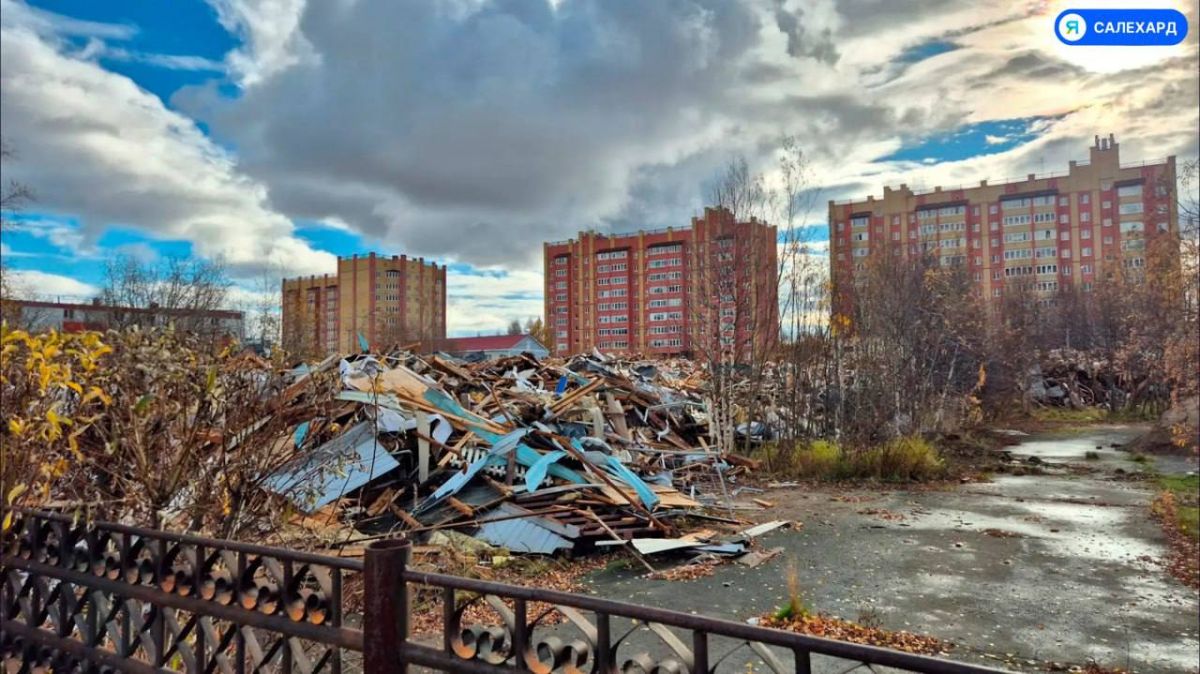 Старую школу № 4 в Салехарде полностью разобрали Старую школу № 4 в Салехарде полностью разобрали