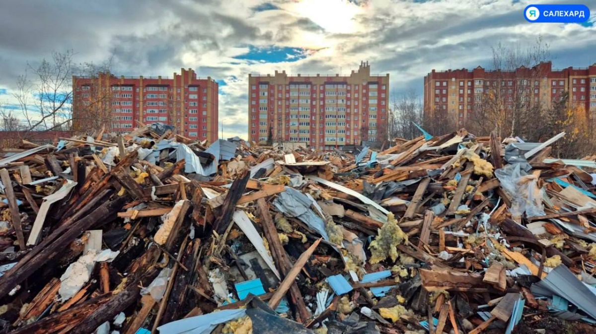 Старую школу № 4 в Салехарде полностью разобрали Старую школу № 4 в Салехарде полностью разобрали