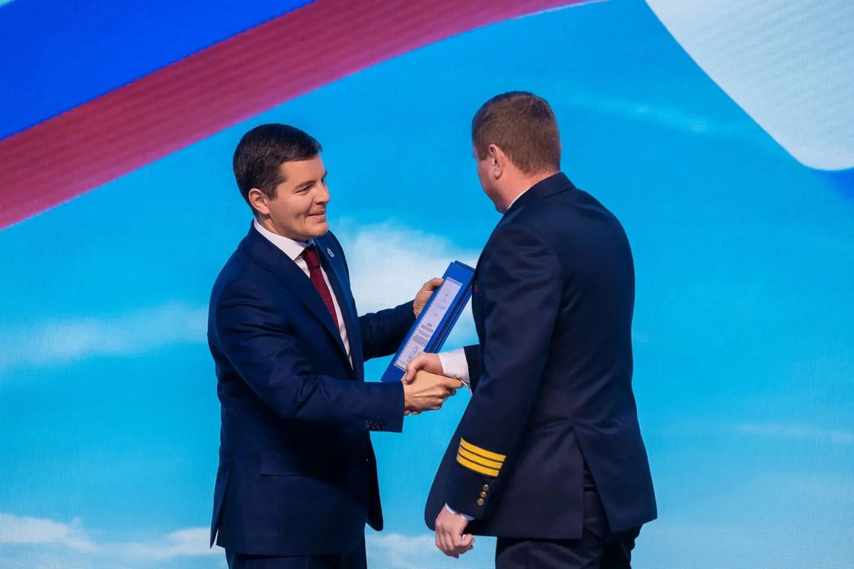 Укротители стихии: на Ямале наградили спасавших леса огнеборцев