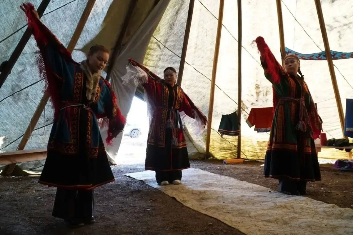 СЕРЕБРЯНАЯ СВАДЬБА СЕМЬИ ТЭСИДА: 25 ЛЕТ ТЕПЛА, ВЕРНОСТИ И СЕВЕРНЫХ ТРАДИЦИЙ СЕРЕБРЯНАЯ СВАДЬБА СЕМЬИ ТЭСИДА: 25 ЛЕТ ТЕПЛА, ВЕРНОСТИ И СЕВЕРНЫХ ТРАДИЦИЙ