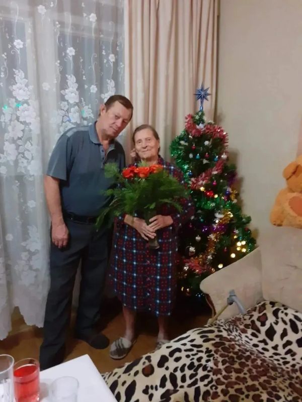 Жительница Салехарда Галина Туманова отмечает 101-й день рождения Жительница Салехарда Галина Туманова отмечает 101-й день рождения