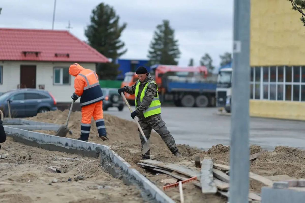 В октябре так. По итогам «Честного маршрута» губернатора выполняем ещё одно поручение Начали обустройство заездных карманов под остановочные павильоны на дороге Губкинский-Пурпе у магазина "Мегастрой" В октябре так. По итогам «Честного маршрута» губернатора выполняем ещё одно поручение Начали обустройство заездных карманов под остановочные павильоны на дороге Губкинский-Пурпе у магазина "Мегастрой"