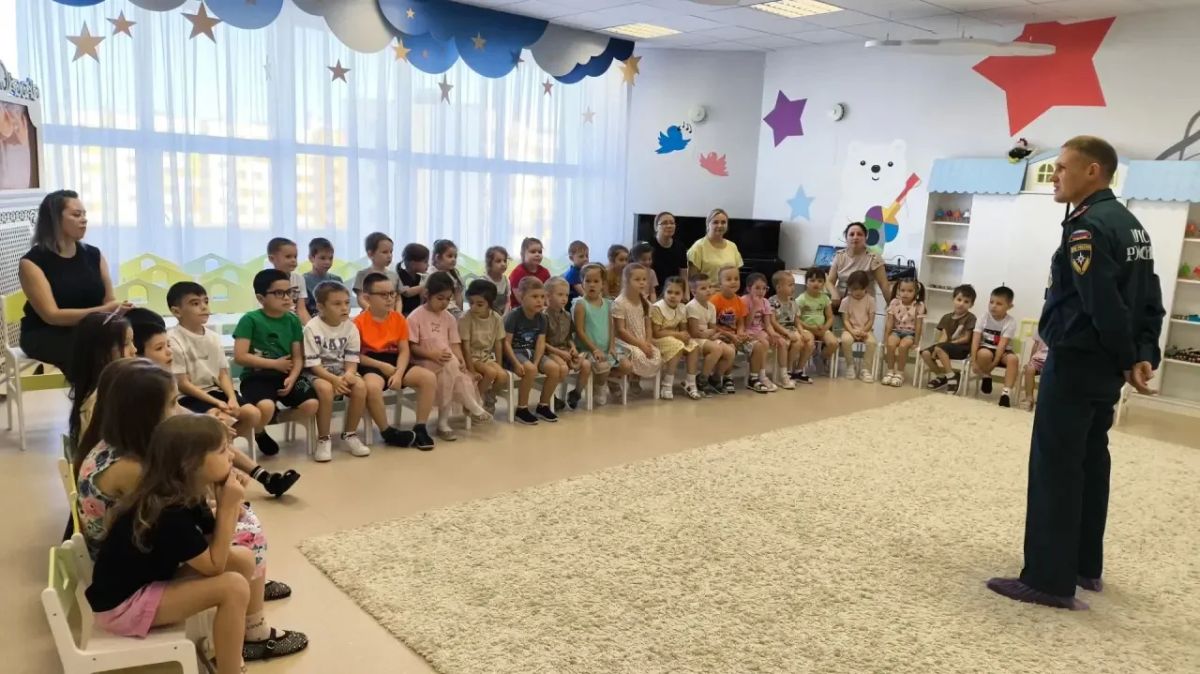 В гостях у дошколят: начальник караула 10 ПСЧ провел урок безопасности В гостях у дошколят: начальник караула 10 ПСЧ провел урок безопасности