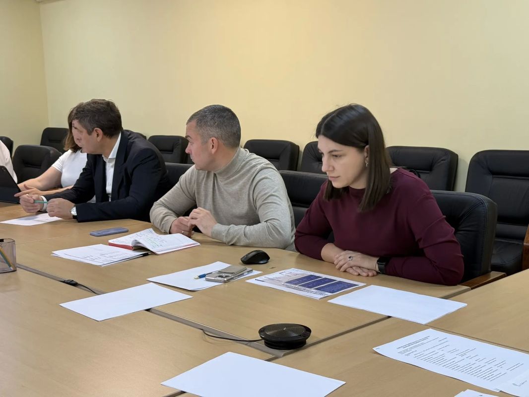 Заместитель губернатора Сергей Власенко провел встречу с представителями подрядного комплекса Заместитель губернатора Сергей Власенко провел встречу с представителями подрядного комплекса