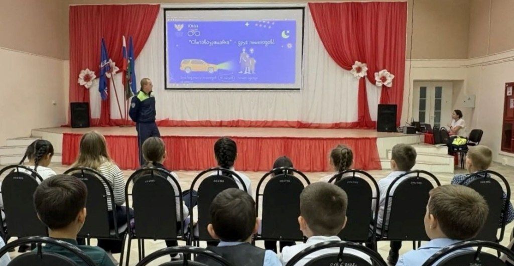 Надымские Госавтоинспекторы провели интерактивную встречу с учащимися средней школы № 1 п. Пангоды Надымские Госавтоинспекторы провели интерактивную встречу с учащимися средней школы № 1 п. Пангоды