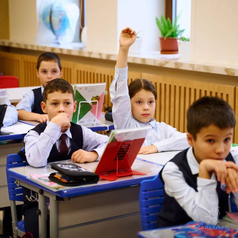 Учитель, дети… и родители. В Салехарде продолжается неделя открытых уроков Учитель, дети… и родители. В Салехарде продолжается неделя открытых уроков