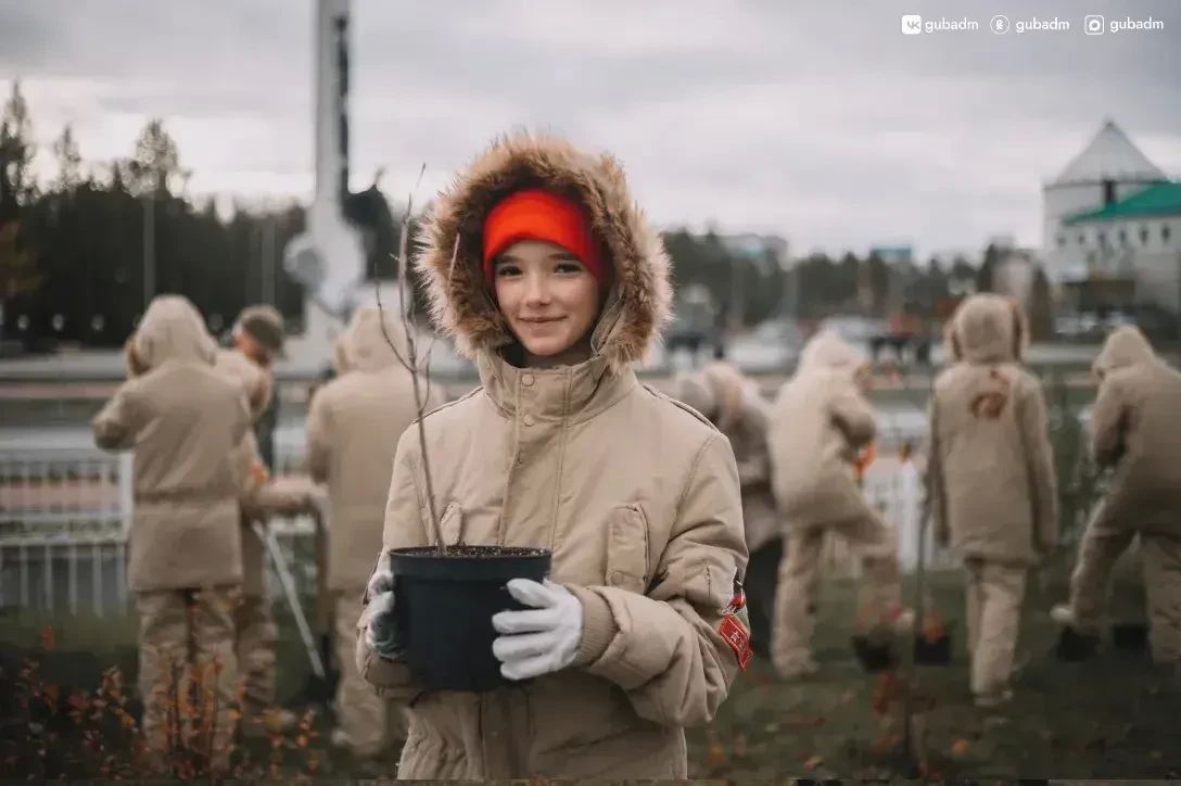 В Губкинском высадят около тысячи деревьев и кустарников В Губкинском высадят около тысячи деревьев и кустарников