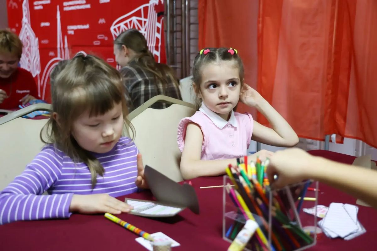 В Геологе кипит работа — дети делают открытки для пап В Геологе кипит работа — дети делают открытки для пап
