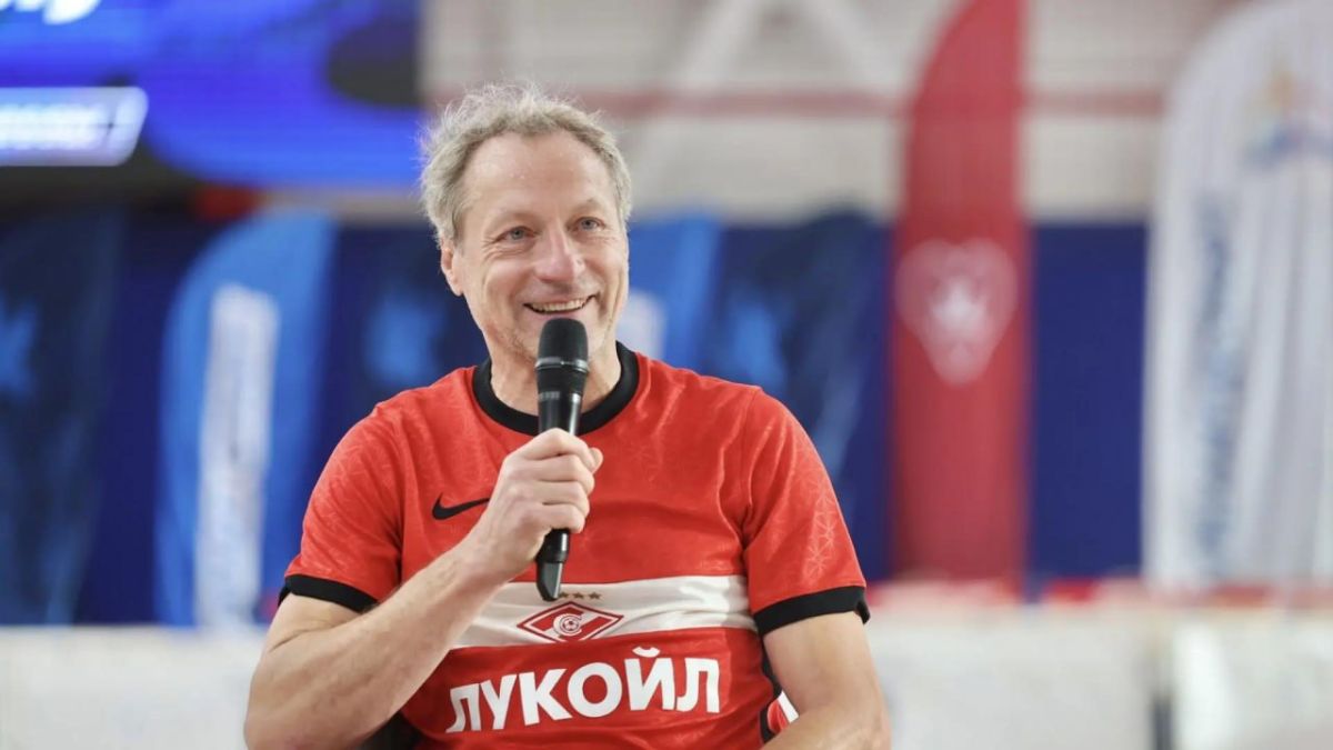 Легендарные спартаковцы Андрей Тихонов, Александр Филимонов и Дмитрий Хлестов провели мастер-класс и автограф-сессию на «Ямал Арене» в Салехарде Легендарные спартаковцы Андрей Тихонов, Александр Филимонов и Дмитрий Хлестов провели мастер-класс и автограф-сессию на «Ямал Арене» в Салехарде