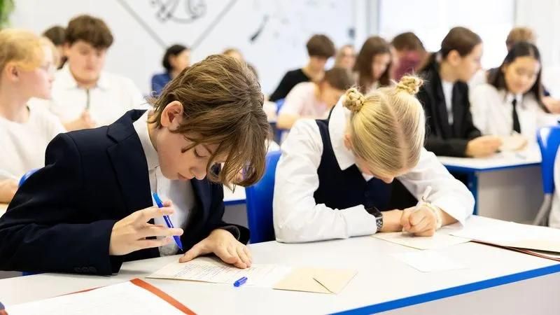 Папа может всё, что угодно! Ямальские отцы провели уроки в школе