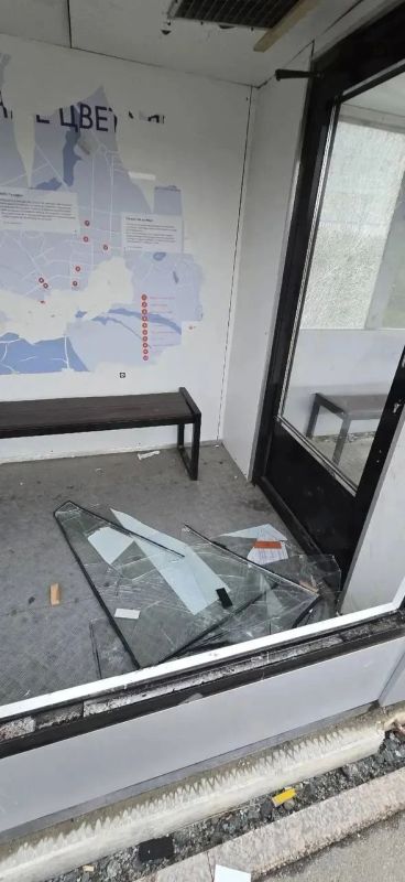 В Салехарде вновь пострадали тёплые остановки В Салехарде вновь пострадали тёплые остановки